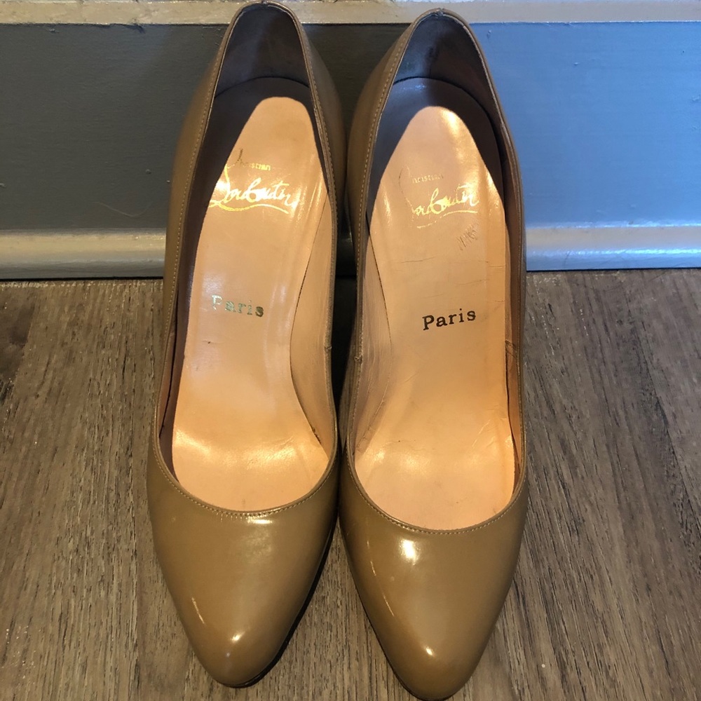 Christian Louboutin size 39 (8) Nude